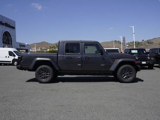 New 2026 Jeep Gladiator Sport AWD/4WD video 3