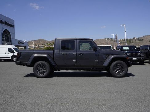 New 2026 Jeep Gladiator Sport AWD/4WD image 3