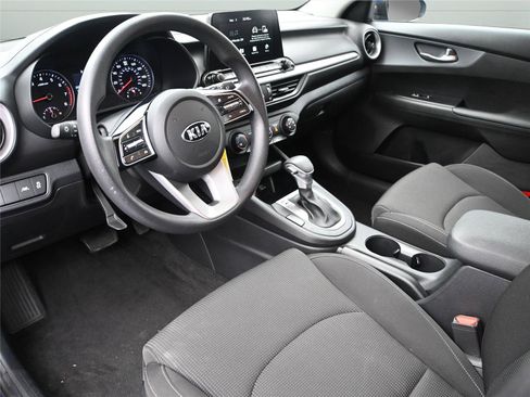 Used 2021 Kia Forte LXS image 2