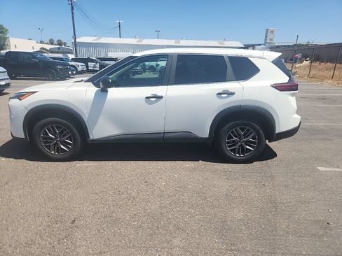 Used 2024 Nissan Rogue S FWD image 9
