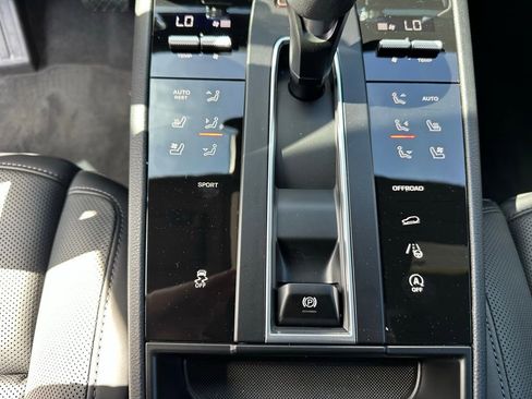 Certified 2026 Porsche Macan image 25