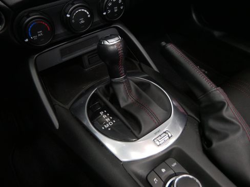 Used 2016 MAZDA MX-5 Miata Club RWD image 16