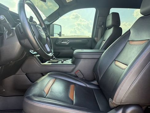 Used 2024 GMC Sierra 2500 AT4 w/ AT4 Preferred Package AWD/4WD image 9