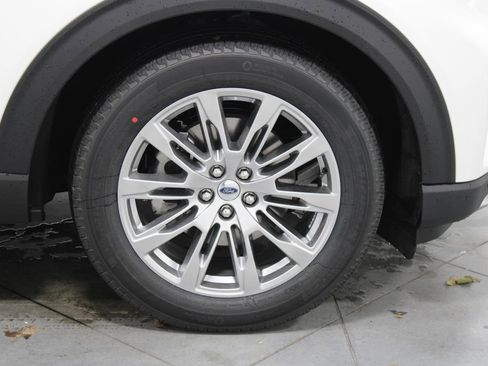 New 2026 Ford Explorer Platinum image 11