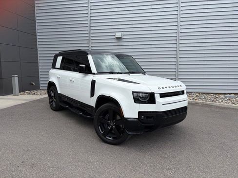 Used 2025 Land Rover Defender 110 X-Dynamic SE AWD/4WD image 1