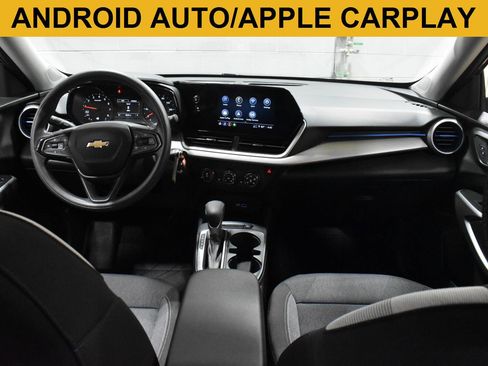 Used 2024 Chevrolet Trax LS w/ LS Convenience Package FWD image 2
