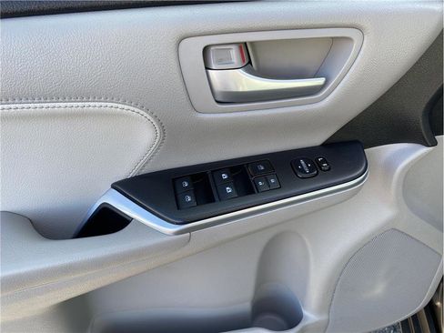 Used 2015 Toyota Camry XLE w/ Moonroof Package image 10