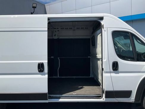 Used 2025 RAM ProMaster 2500 w/ Convenience Group FWD image 17