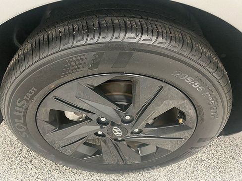 Used 2021 Hyundai Elantra SEL image 13