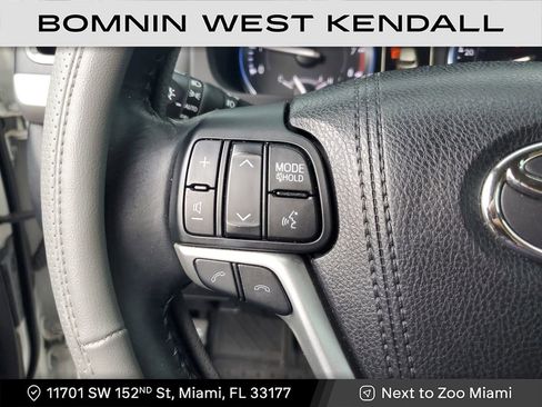 Used 2017 Toyota Highlander Limited image 30