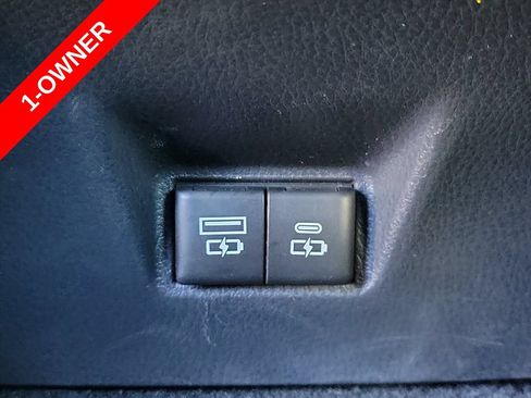 Used 2025 Toyota Camry SE FWD image 15