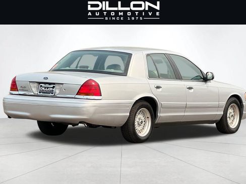 Used 2002 Ford Crown Victoria LX RWD image 4