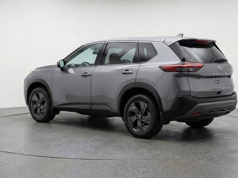 Used 2025 Nissan Rogue SV image 6