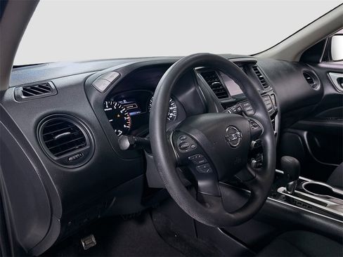 Used 2018 Nissan Pathfinder S image 10