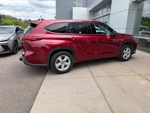 Used 2020 Toyota Highlander LE AWD/4WD image 15