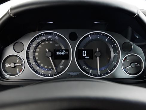 Used 2009 Aston Martin DBS Coupe RWD image 19
