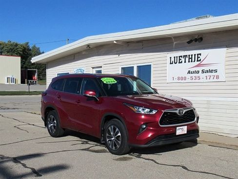 Used 2020 Toyota Highlander XLE image 4