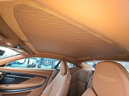 Used 2024 Aston Martin DB12 Coupe image 7
