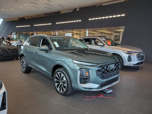 New 2026 Audi Q3 quattro 2.0T AWD/4WD image 1