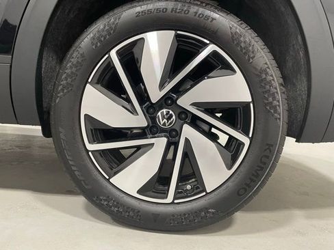 New 2025 Volkswagen Atlas SE AWD/4WD image 8
