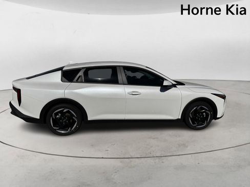 New 2025 Kia K4 EX image 2