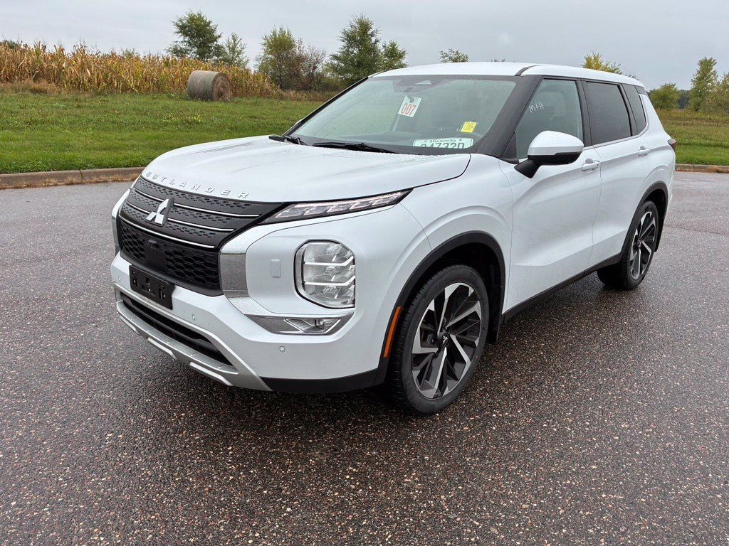 Used 2023 Mitsubishi Outlander ES AWD/4WD image 4