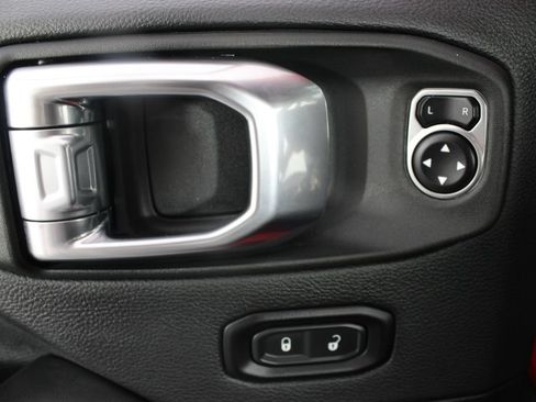 Used 2025 Jeep Wrangler Unlimited Sahara AWD/4WD image 14