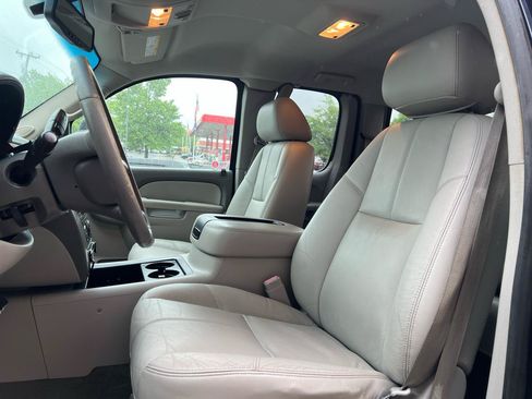 Used 2011 GMC Sierra 2500 SLT AWD/4WD image 30
