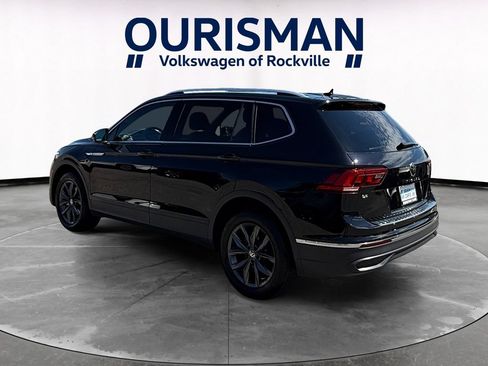 Used 2023 Volkswagen Tiguan SE w/ Panoramic Sunroof Package AWD/4WD image 4