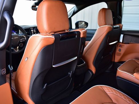 New 2026 Chrysler Pacifica Pinnacle image 23