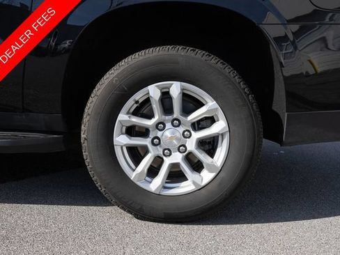 Used 2025 Chevrolet Suburban LT AWD/4WD image 6