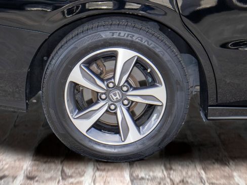 Certified 2018 Honda Odyssey Touring image 40