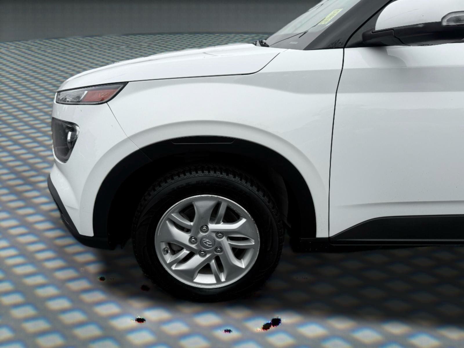 Used 2021 Hyundai Venue FWD image 12
