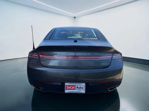 Used 2014 Lincoln MKZ FWD image 4