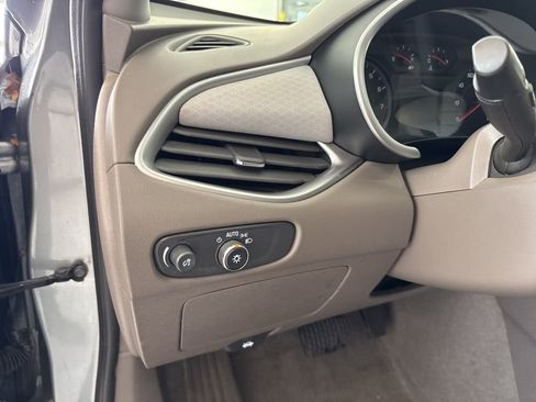 Used 2025 Chevrolet Malibu LT FWD image 9