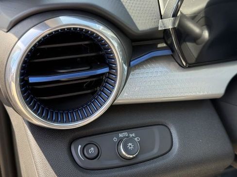 New 2026 Chevrolet Trax LT w/ LT Convenience Package image 19