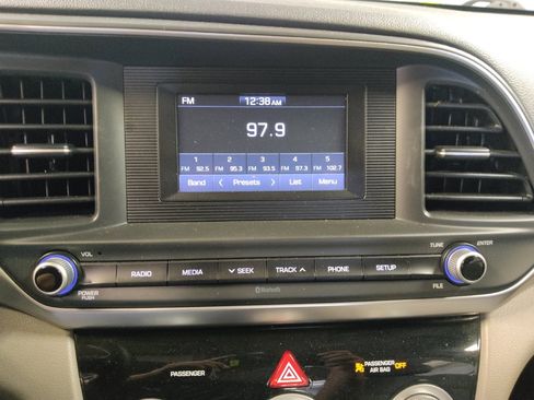 Used 2019 Hyundai Elantra SE FWD image 25