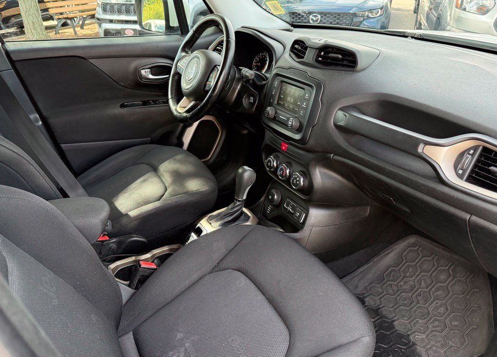 Used 2017 Jeep Renegade Latitude AWD/4WD image 22