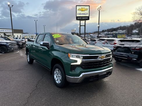 Used 2024 Chevrolet Silverado 1500 LT image 2