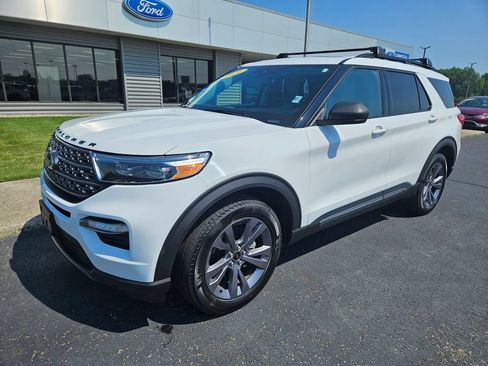 Used 2021 Ford Explorer XLT w/ Equipment Group 202A AWD/4WD image 2