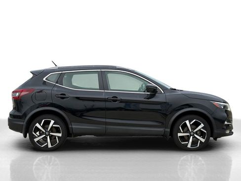 Used 2021 Nissan Rogue Sport SL w/ Premium Package image 4