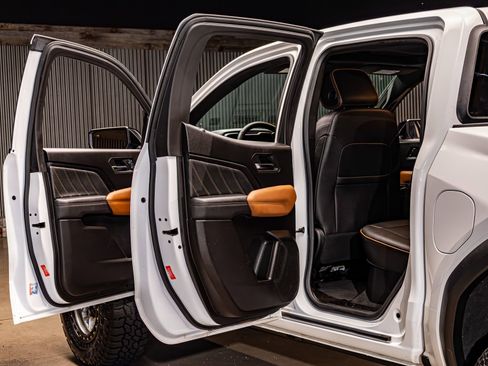 Used 2023 GMC Canyon AT4 w/ AT4 Premium Package image 26