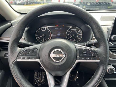 Used 2024 Nissan Altima 2.5 SV FWD image 16