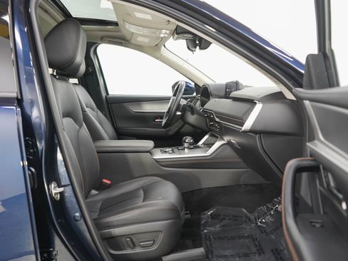 Certified 2024 MAZDA CX-90 Plug-In Hybrid w/ Preferred AWD/4WD image 11