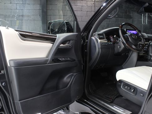 Used 2019 Lexus LX 570 4WD w/ Inspiration Series image 22