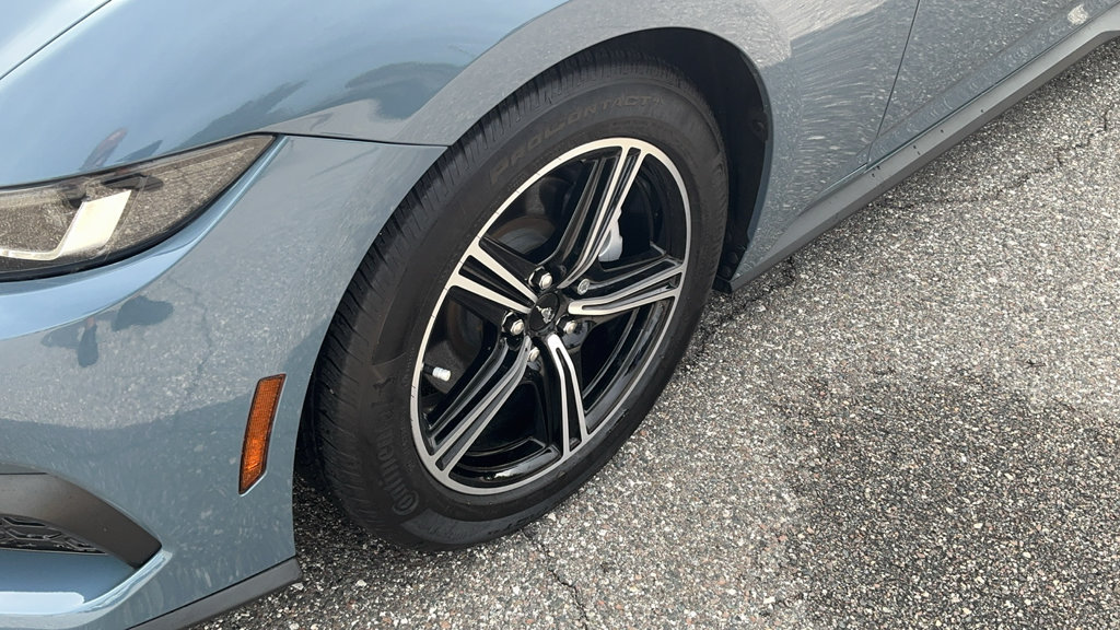 Certified 2025 Ford Mustang Coupe RWD image 9