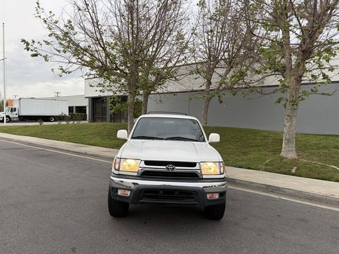 Used 2001 Toyota 4Runner SR5 image 3