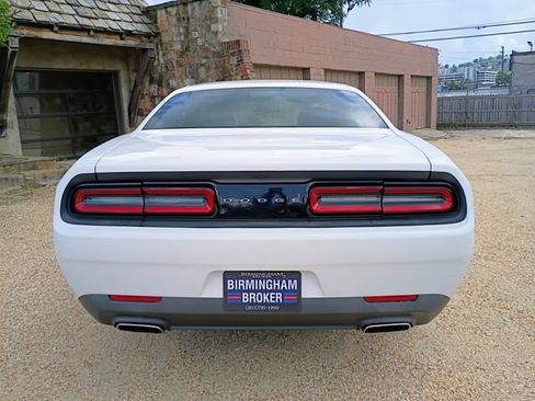 Used 2017 Dodge Challenger SXT RWD image 12