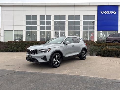 Certified 2025 Volvo XC40 B5 Core image 41