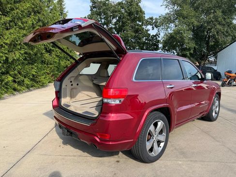 Used 2014 Jeep Grand Cherokee Overland w/ Advanced Technology Group AWD/4WD image 32